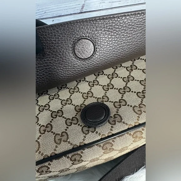 👜 Gucci GG Canvas Messenger Crossbody Bag - Picture 10 of 14